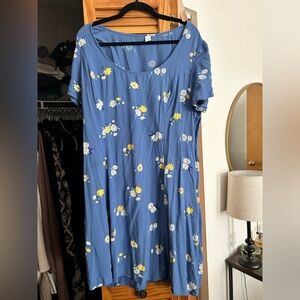 adorable sundress xl worn 1 time, side zipper sizeXL